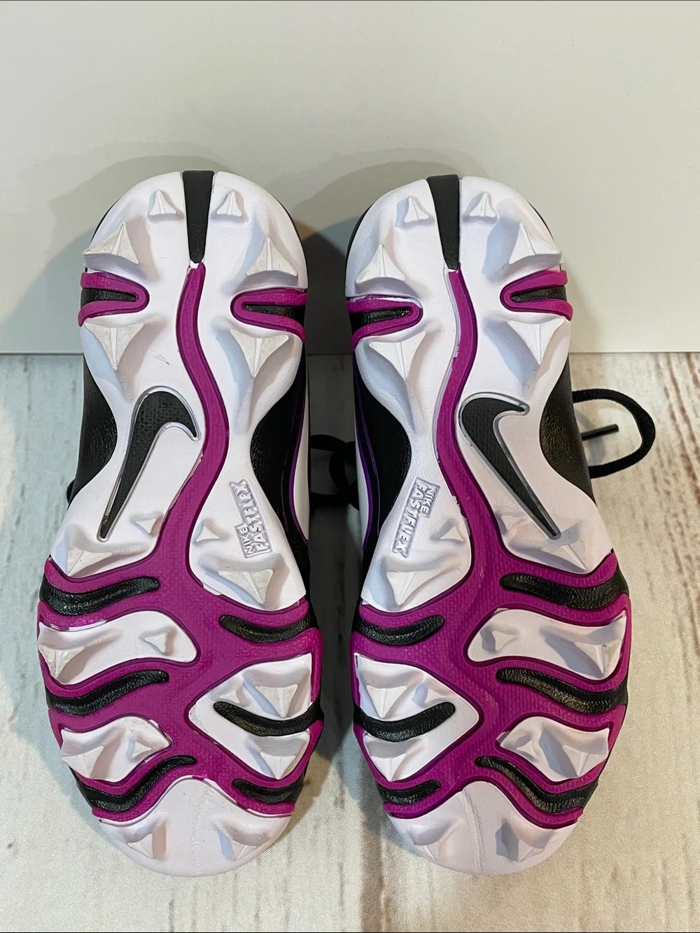 Nike Girls Softball Baseball Cleats Kids 11C Black Purple Like New T-Ball